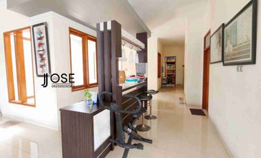 Rumah Mewah 2 lf Lux di Pinggir Jalan Raya di Baturan Colomadu dekat Pintu Tol Solo