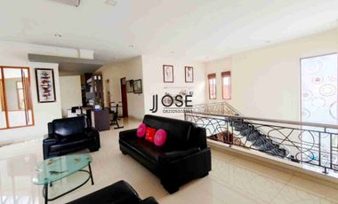 Rumah Mewah 2 lf Lux di Pinggir Jalan Raya di Baturan Colomadu dekat Pintu Tol Solo