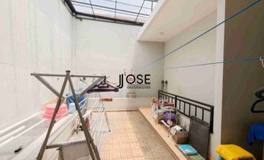 Rumah Mewah 2 lf Lux di Pinggir Jalan Raya di Baturan Colomadu dekat Pintu Tol Solo