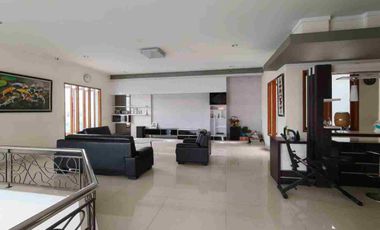 Rumah Mewah 2Lt Full Furnish Strategis di Colomadu