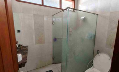 Rumah Mewah 2Lt Full Furnish Strategis di Colomadu