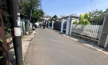 DISEWAKAN RUMAH UNTUK KANTOR/TEMPAT TINGGAL LOKASI STRATEGIS
