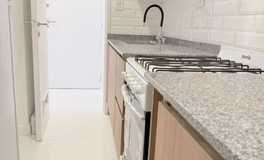 Dos ambientes con balcón saliente, centro. Mar del Plata.