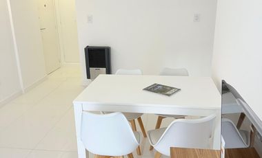 Dos ambientes con balcón saliente, centro. Mar del Plata.