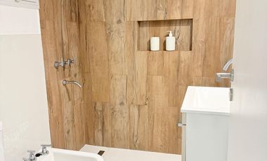 Dos ambientes con balcón saliente, centro. Mar del Plata.