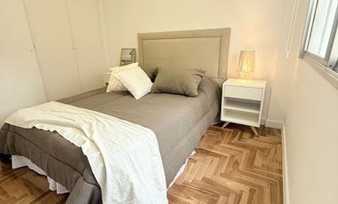 Dos ambientes con balcón saliente, centro. Mar del Plata.