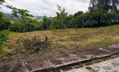 LOTE EN CONJUNTO CERRADO