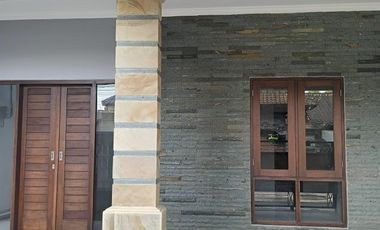 RUMAH SIAP HUNI MINIMALIS 3BR KAWASAN STARTETEGIS LOKASI DENPASAR SESETAN