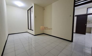 Strategis Sewa Rumah 2Lt. Baru Renovasi Akses ke Pintu Tol Kebon Jeruk, Dekat Mall Puri Indah, Central Park Rumah di Kebon Jeruk Baru