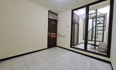 Strategis Sewa Rumah 2Lt. Baru Renovasi Akses ke Pintu Tol Kebon Jeruk, Dekat Mall Puri Indah, Central Park Rumah di Kebon Jeruk Baru
