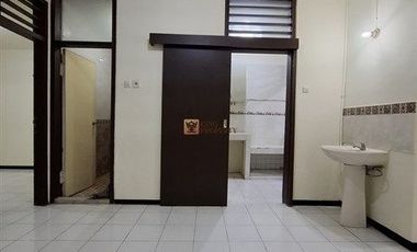 Strategis Sewa Rumah 2Lt. Baru Renovasi Akses ke Pintu Tol Kebon Jeruk, Dekat Mall Puri Indah, Central Park Rumah di Kebon Jeruk Baru