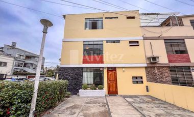 ALQUILO CASA EN SAN ISIDRO