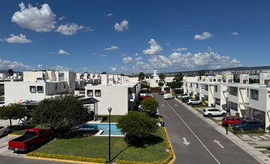 ¡Precio a tratar! | Casa en esquina con terreno excedente Terranova, Corregidora