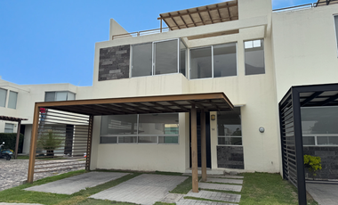 ¡Precio a tratar! | Casa en esquina con terreno excedente Terranova, Corregidora