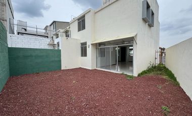 ¡Precio a tratar! | Casa en esquina con terreno excedente Terranova, Corregidora