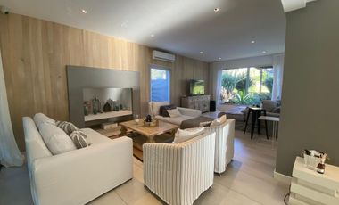 Casa cinco ambientes en venta. Barrio Residencial 1 de Costa Esmeralda. Costa Atlántica.