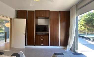 Casa cinco ambientes en venta. Barrio Residencial 1 de Costa Esmeralda. Costa Atlántica.