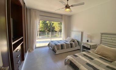 Casa cinco ambientes en venta. Barrio Residencial 1 de Costa Esmeralda. Costa Atlántica.