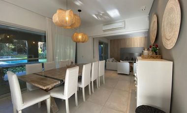 Casa cinco ambientes en venta. Barrio Residencial 1 de Costa Esmeralda. Costa Atlántica.