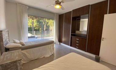 Casa cinco ambientes en venta. Barrio Residencial 1 de Costa Esmeralda. Costa Atlántica.