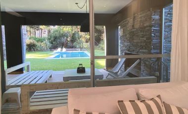 Casa cinco ambientes en venta. Barrio Residencial 1 de Costa Esmeralda. Costa Atlántica.