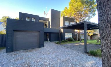 Casa cinco ambientes en venta. Barrio Residencial 1 de Costa Esmeralda. Costa Atlántica.