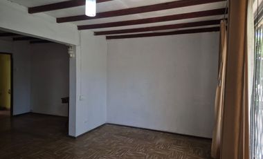 Excelente propiedad con local comercial en privilegiado sector, La Calera