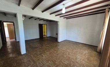 Excelente propiedad con local comercial en privilegiado sector, La Calera