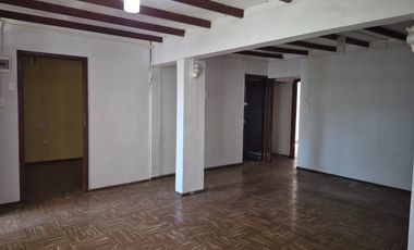 Excelente propiedad con local comercial en privilegiado sector, La Calera