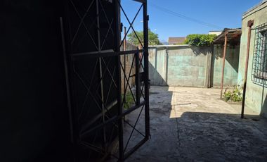 Excelente propiedad con local comercial en privilegiado sector, La Calera