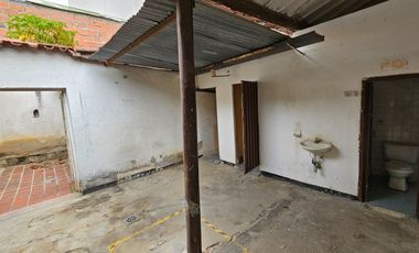 SE VENDE CASA EN BARRIO BOLIVAR!!