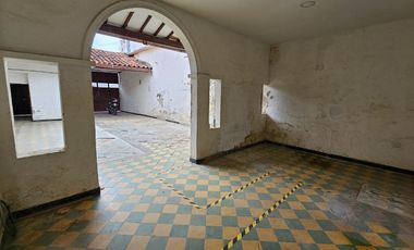 SE VENDE CASA EN BARRIO BOLIVAR!!