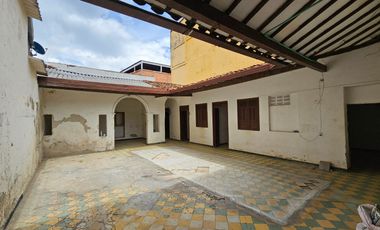 SE VENDE CASA EN BARRIO BOLIVAR!!