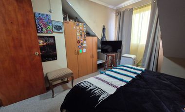 Se vende acogedora casa, ubicada a solo media cuadra del TUE.