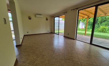 Comoda Casa en Parque del Sol en Venta.