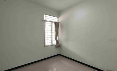 Rumah 1 lantai di Taman Holis Indah II, non furnished