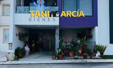Vendo Bonita Casa en Fraccionamiento Privado en Amatlán.