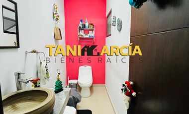 Vendo Bonita Casa en Fraccionamiento Privado en Amatlán.