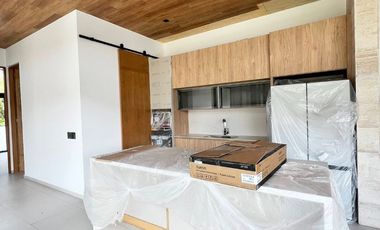 CASA MINIMALISTA EN LOMAS DE COCOYOC LISTA PARA ESTRENAR