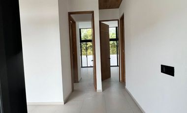 CASA MINIMALISTA EN LOMAS DE COCOYOC LISTA PARA ESTRENAR