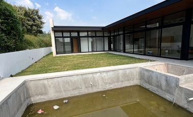CASA MINIMALISTA EN LOMAS DE COCOYOC LISTA PARA ESTRENAR