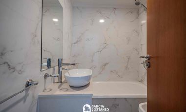 Venta de Piso de Categoría en La Perla con Vista al Mar!