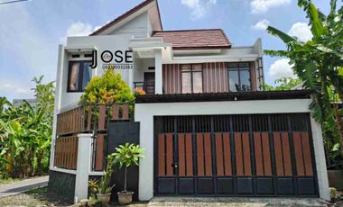 Rumah Mewah 2 lt BONUS FURNISH dekat Manahan Solo KOTA