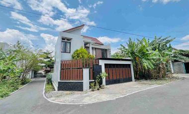 Rumah Mewah 2 lt BONUS FURNISH dekat Manahan Solo KOTA