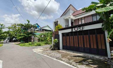 Rumah Mewah 2 lt BONUS FURNISH dekat Manahan Solo KOTA