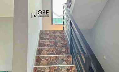 Rumah Mewah 2 lt BONUS FURNISH dekat Manahan Solo KOTA