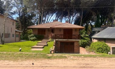 Casa en venta 5 ambientes, Pinamar, Costa Atlántica.