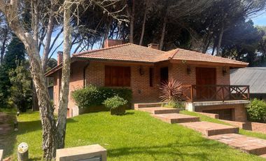 Casa en venta 5 ambientes, Pinamar, Costa Atlántica.