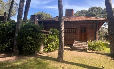Casa en venta 5 ambientes, Pinamar, Costa Atlántica.