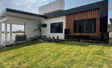 RESIDENCIA EN UN NIVEL, CADA HABITACION CON BAÑO PROPIO